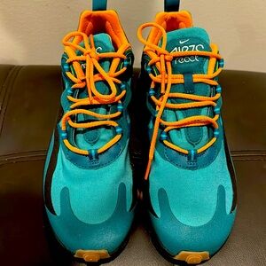 Nike Airmax 270 React• Womens size 7.5/ Men’s size 6